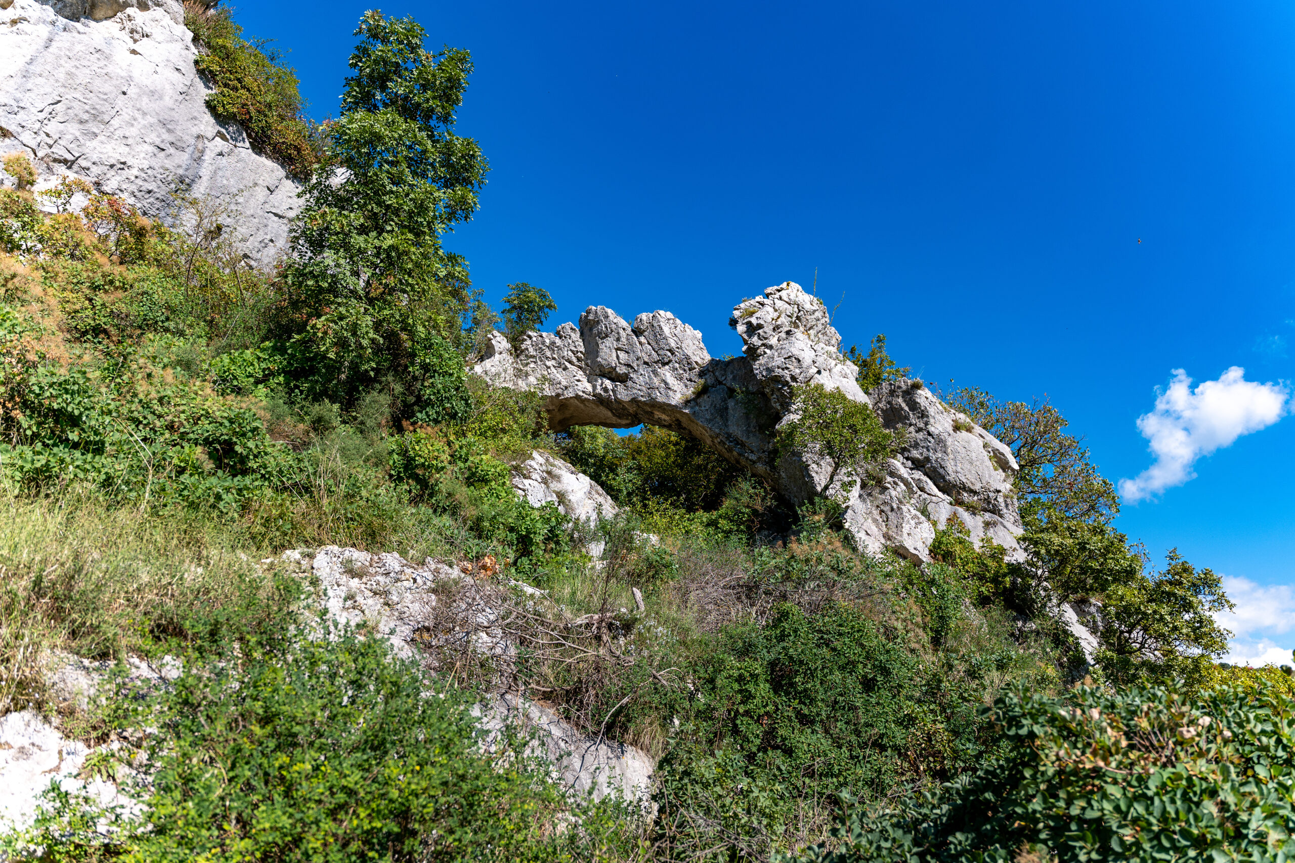 Naturalny kamienny most